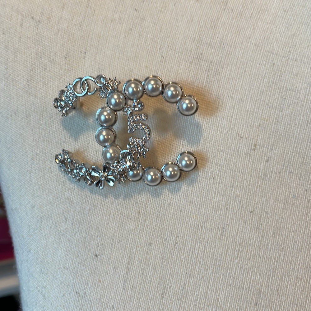 Chanel brooch, box, receipt, bag, flower and ribbon - Picture 6 of 16